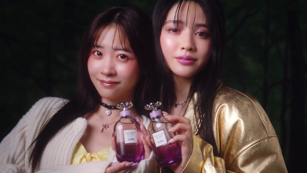FRUITS ZIPPER鎮西寿々歌と櫻井優衣、月の輝きを詰め込んだCOACHのフレグランスが照らす永遠のフレンドシップ