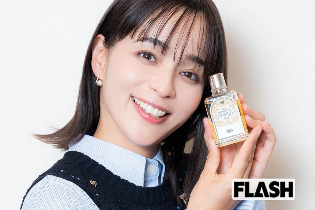 加藤ローサ　芸能界デビュー時からずっと寄り添ってくれている“ROSAの癒やし” | Smart FLASH/スマフラ[光文社週刊誌]