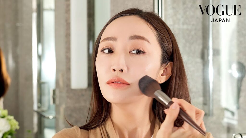 神崎恵の「歩く電球」級、発光ツヤ肌ヌードメイク。| Beauty Secrets | VOGUE JAPAN 神崎恵の「歩く電球」級、発光ツヤ肌ヌードメイク。| Beauty Secrets | VOGUE JAPAN