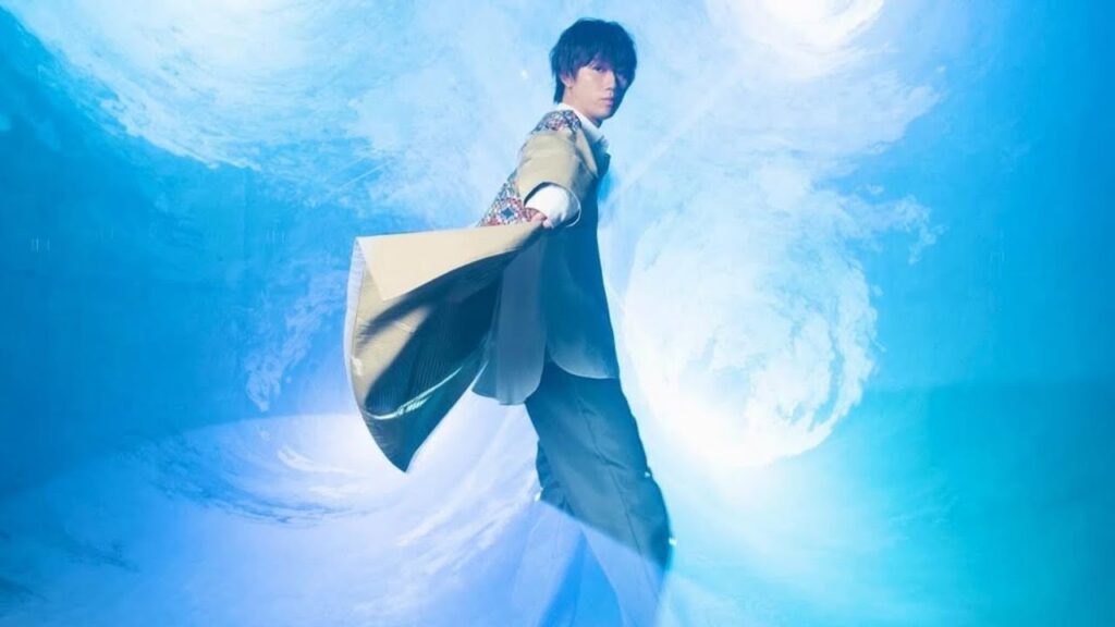 Snow Man阿部亮平がまばゆい光を纏う過去の雑誌オフショット公開！前髪ありの茶髪姿にも「新鮮」「かっこいい」と反響