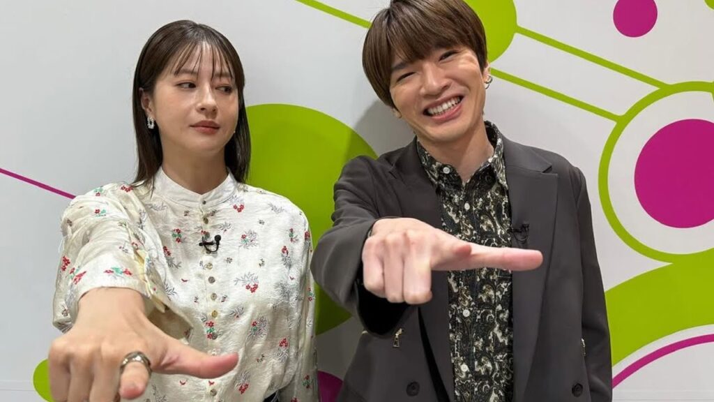 笑顔の深澤辰哉をジト目で見つめる松本若菜の『ノンストップ！』オフショット公開！「仲良しでほっこり」「若菜さん最高」