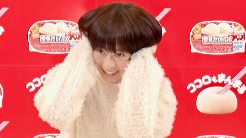 森七菜、ショートカットに“まんまるポーズ”がよく似合う/ロッテ雪見だいふくCM+インタビュー+メイキング 森七菜、ショートカットに“まんまるポーズ”がよく似合う/ロッテ雪見だいふくCM+インタビュー+メイキング