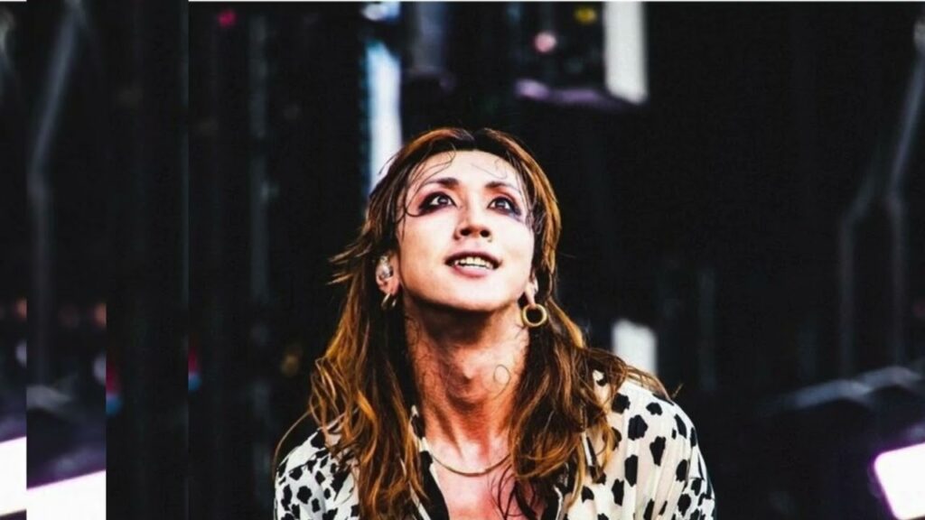 「薬指の指輪」とザワつき　SUPERBEAVER渋谷龍太、首筋タトゥーが映える爆イケ横顔公開もファン動揺の事態