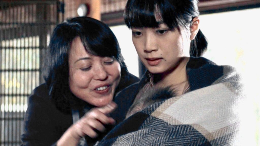 深川麻衣、男の子を出産するも村全体の祝福に違和感/映画『嗤う蟲』本編映像 深川麻衣、男の子を出産するも村全体の祝福に違和感/映画『嗤う蟲』本編映像