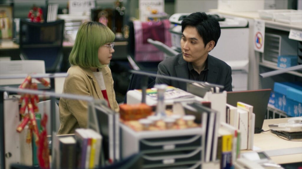 徐々に明らかになる有木野(松田龍平)の過去に、1人の男性(中村蒼)の存在があった|Real Sound|リアルサウンド 映画部 『東京サラダボウル』で描かれた人身売買問題