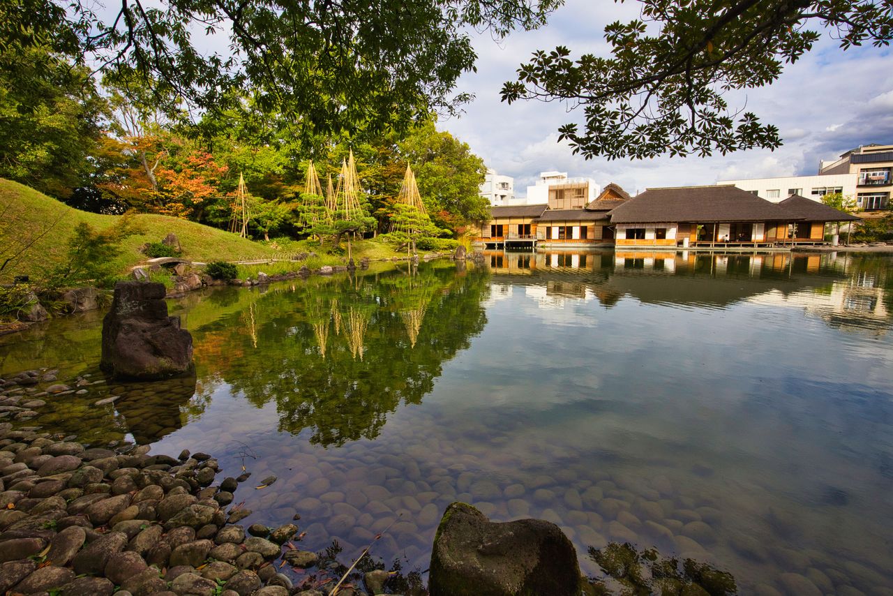 養浩館庭園（PIXTA）