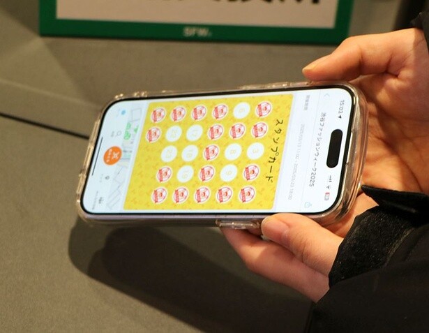 各スポットにあるQRコードを読み取ってスタンプを獲得し、景品交換所に持って行こう