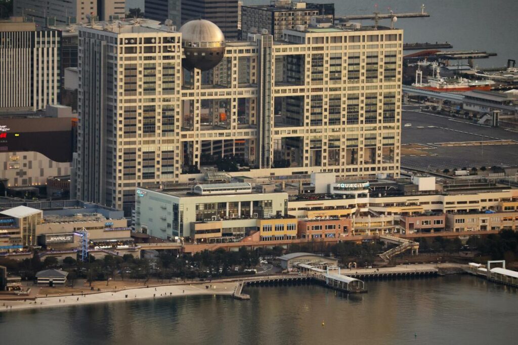 フジテレビの社長・会長を吹き飛ばした中居問題、引退の発表をジャニーズの大先輩はどう見ているか? ジャニーズ性加害問題を告発した平本淳也に聞く、中居引退とジャニーズ・フジテレビの蜜月関係(1/5) | JBpress (ジェイビープレス) 社長と会長が辞任したフジテレビ(写真:共同通信社)