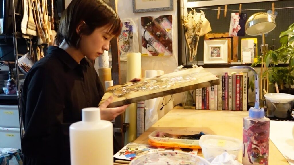 ［vlog］新宿で宮崎のお土産をゲットしました｜作品のニス塗り｜画家の日常 - Kai Chikako