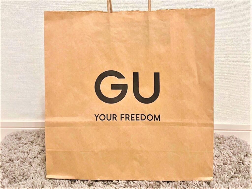 大人に似合う“ベージュ服”→【GU】で発見！ 40代はこう着る♡「お手本コーデ」 - fashion trend news