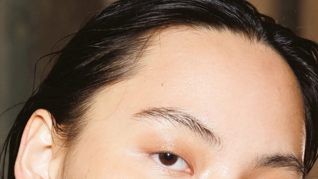 ゆらぎ肌のピーク到来! 潤いのバリアで守るスキンケア3選 | Vogue Japan ゆらぎ肌のピーク到来! 潤いのバリアで守るスキンケア3選 | Vogue Japan