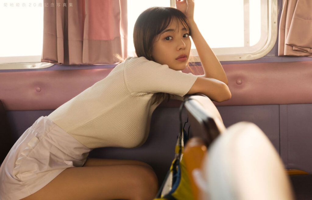 「令和の完売クイーン」菊地姫奈の大胆写真集がランクイン　豪華版・デジタル限定のアナザーエディションも発売［エンターテイメントベストセラー］ | ニュース | Book Bang －ブックバン－