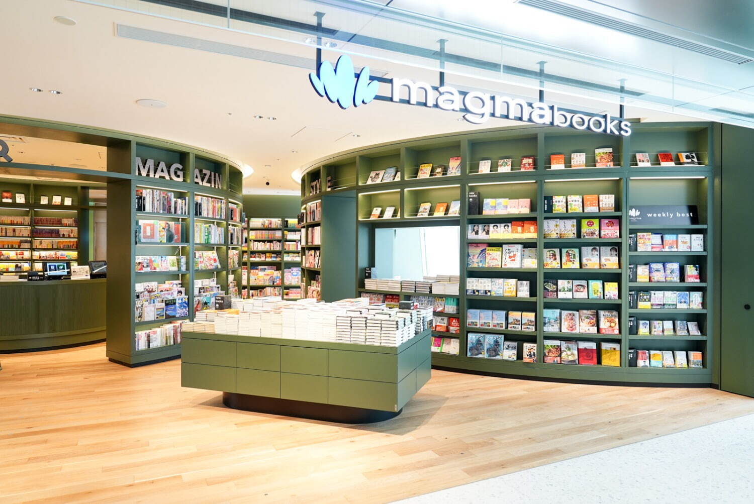 丸善ジュンク堂書店の新業態「マグマブックス」本と出会う編集型書棚や半個室を備えた体験型店舗｜写真16