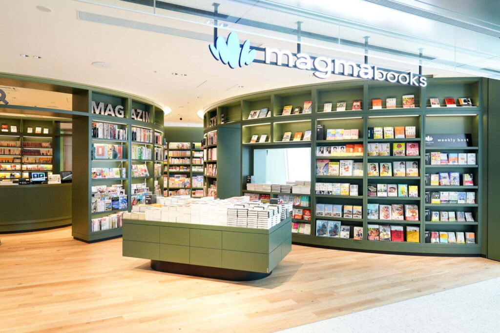 丸善ジュンク堂書店の新業態「マグマブックス」本と出会う編集型書棚や半個室を備えた体験型店舗 - ファッションプレス