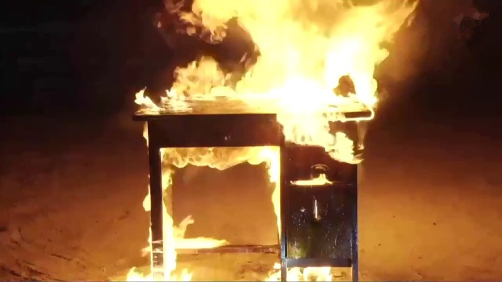 机と海 - ほんとにあった怖い話 Cast: 松本穂香