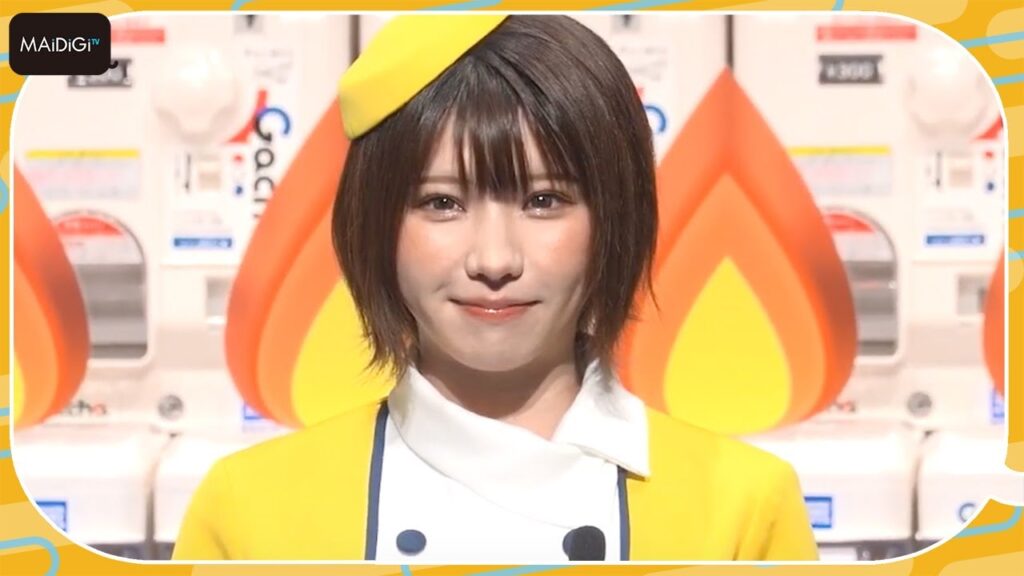 えなこ、レトロツアーガイド衣装で美脚披露　「ガチャ日本上陸60周年ツアー」出発式に登場