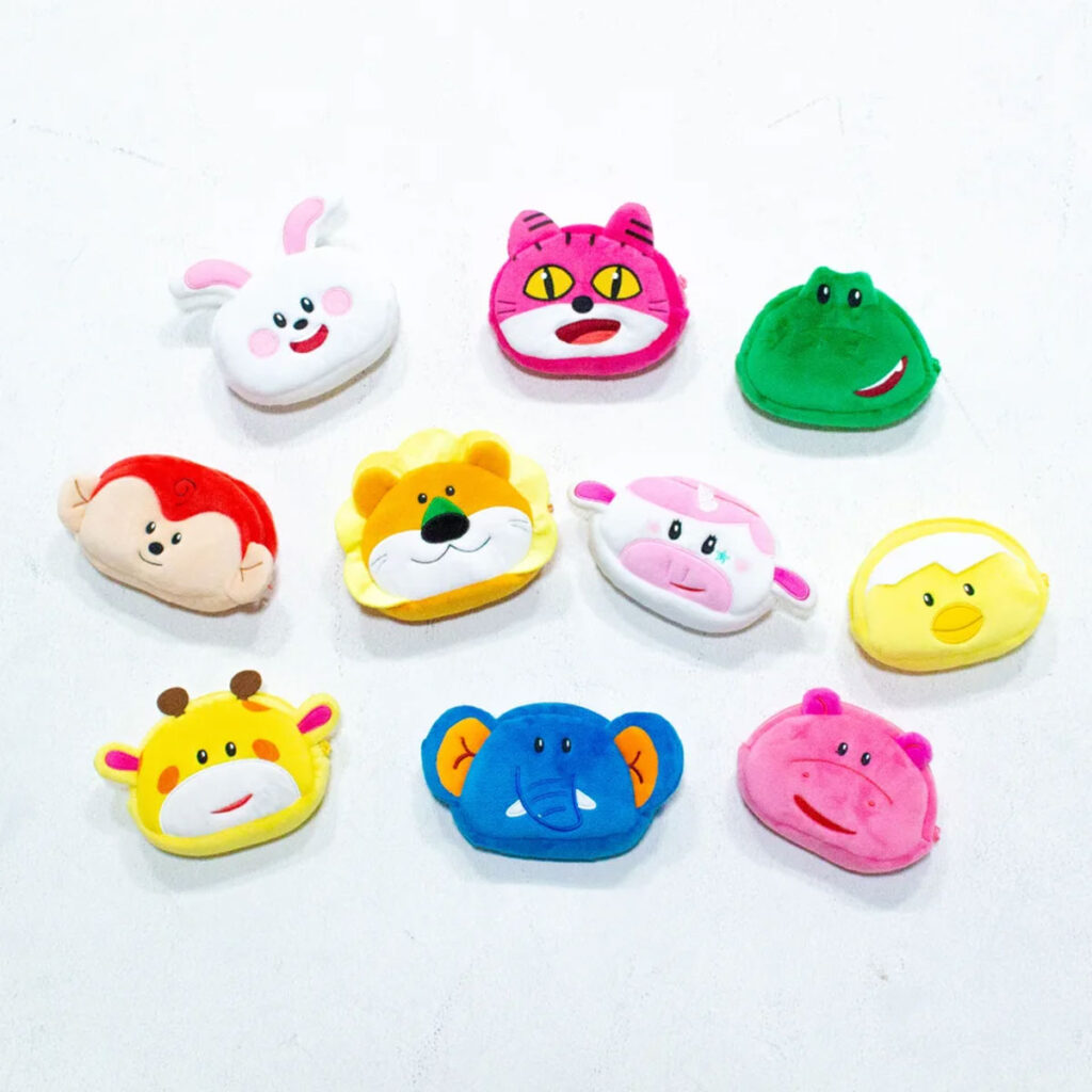 動物の顔型のポーチ＝渋谷で映画「たべっ子どうぶつ」グッズショップ - シブヤ経済新聞