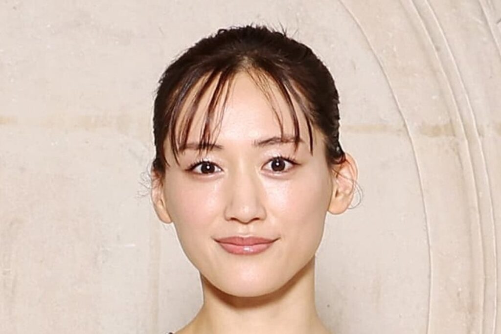 【男性会社員が思わず惚れる！会社の先輩になってほしい女性有名人ランキング】2位綾瀬はるかを抑えた1位はクールビューティーな大女優 1～10位を発表！しっかり者オーラ漂う美人女優がランクイン | LIMO | くらしとお金の経済メディア