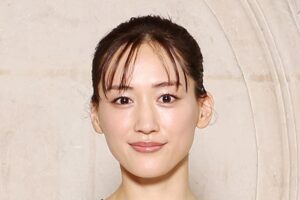 【男性会社員が思わず惚れる！会社の先輩になってほしい女性有名人ランキング】2位綾瀬はるかを抑えた1位はクールビューティーな大女優 1～10位を発表！しっかり者オーラ漂う美人女優がランクイン | LIMO | くらしとお金の経済メディア
