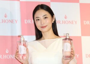 【美容】に精通している女性有名人ランキング 3位「石原さとみ」2位「MEGUMI」…1位はフリーアナウンサー？ | オトナンサー