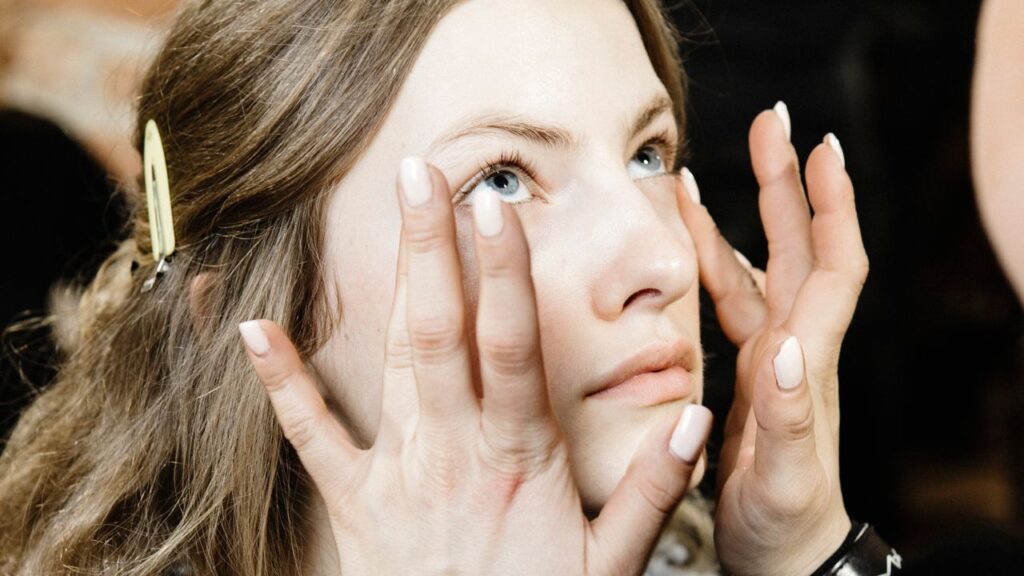 牛脂が肌に良い!? 今TikTokで話題の“牛脂スキンケア”に1週間トライ | Vogue Japan
