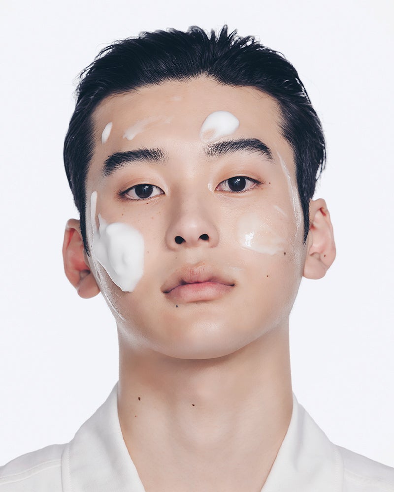洗顔料をつけたメンズノンノモデルの石川愛大