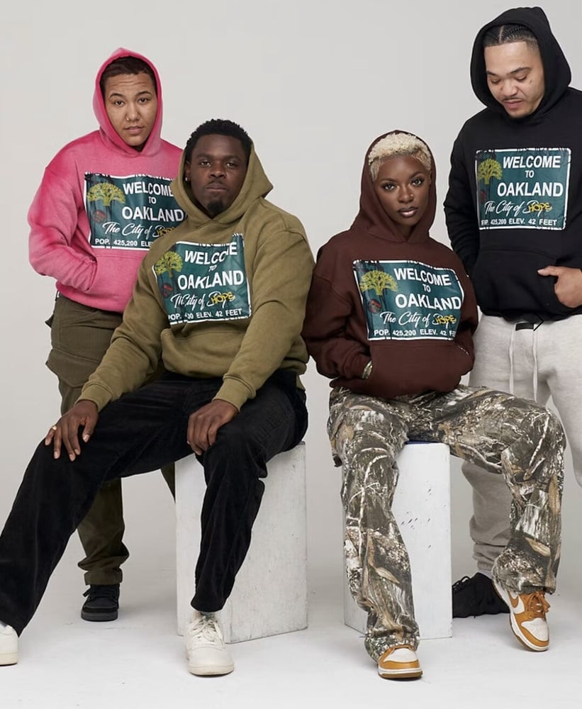 オークランド・ドント・プレイのコレクションをコンテナ構造で展示