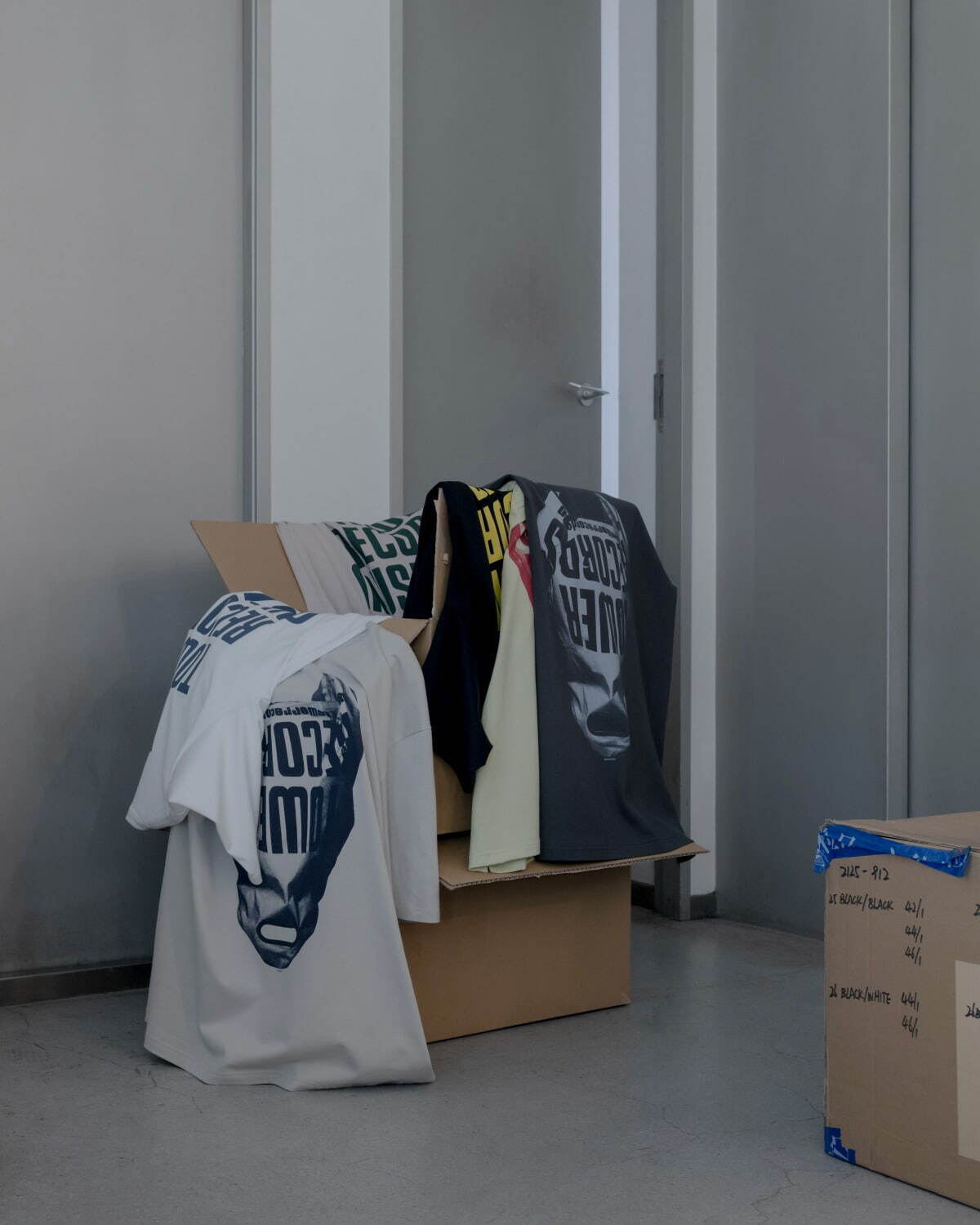 ビッグTシャツ 12,650円
スーパービッグTシャツ 14,300円