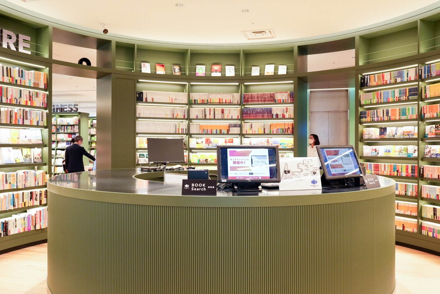 丸善ジュンク堂書店の新業態「マグマブックス」本と出会う編集型書棚や半個室を備えた体験型店舗｜写真11