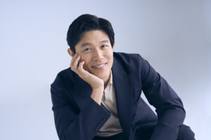 鈴木亮平インタビュー「人と人のつながりを描いた人情話に、心が温かくなりました」映画『花まんま』 | GetNavi web ゲットナビ