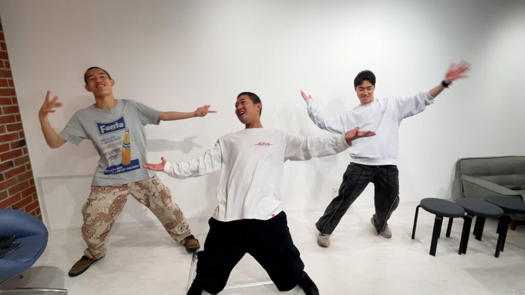 休憩中にカギダンススタジアムのダンスレクチャーが始まった 休憩中にカギダンススタジアムのダンスレクチャーが始まった