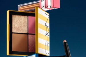 NARS「南仏のビーチ」着想25年夏コスメ、グロウなツヤ感導くリップオイル＆マルチチークパレット - ファッションプレス