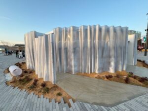 【建築視点の万博】若手建築家20組を全紹介（海側エリア）：素材と構成に注目、残念石からグネグネ樹脂壁まで(1/6) | JBpress (ジェイビープレス)