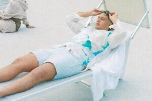 アワー レガシー25年夏ウェア、“海の眺め”描いたコットンシルクシャツ＆軽やかなリネンシャツ - ファッションプレス