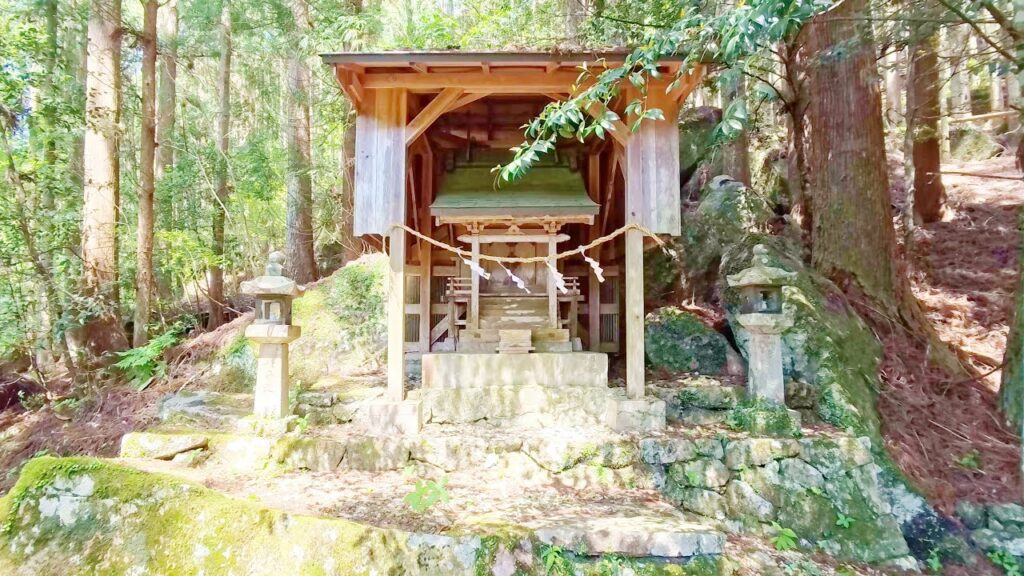 【音丸神社】637-1444 吉野郡十津川村山手谷 【音丸神社】637-1444 吉野郡十津川村山手谷