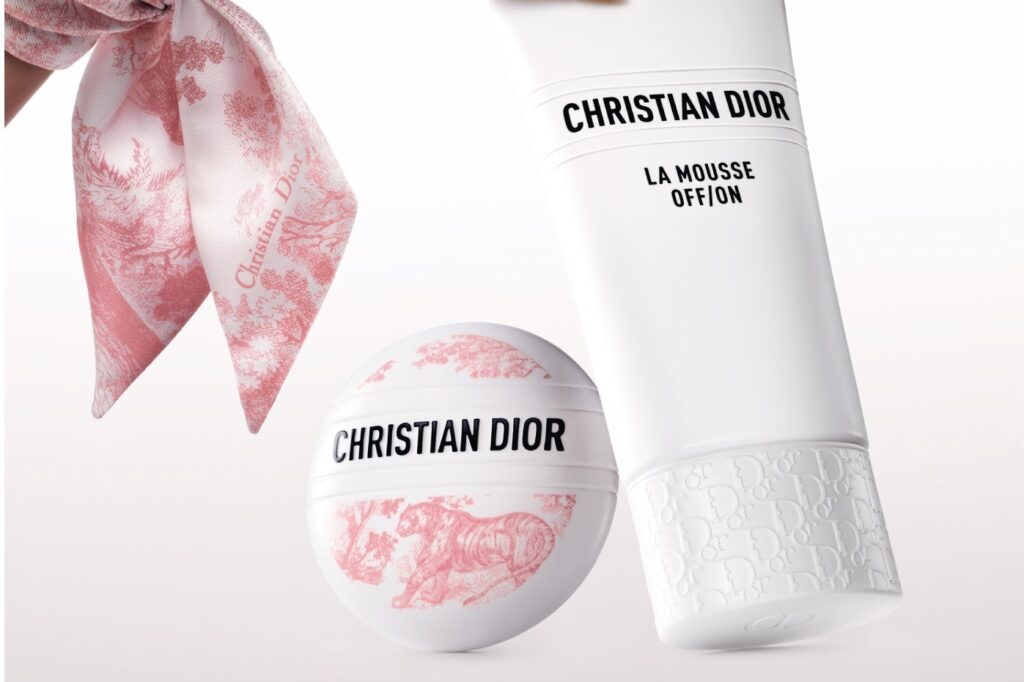 ディオール25年夏スキンケア、透明感あふれる肌へ導く洗顔料&トワル ドゥ ジュイ柄シカクリーム – ファッションプレス ディオール25年夏スキンケア、透明感あふれる肌へ導く洗顔料&トワル ドゥ ジュイ柄シカクリーム - ファッションプレス