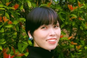 昨年解散の36歳女性芸人が舞台女優に挑戦！激変ショットが「綺麗です」「品がある」「元宝塚に見えた」と話題 日本のメディアと広告費についても解説 | LIMO | くらしとお金の経済メディア