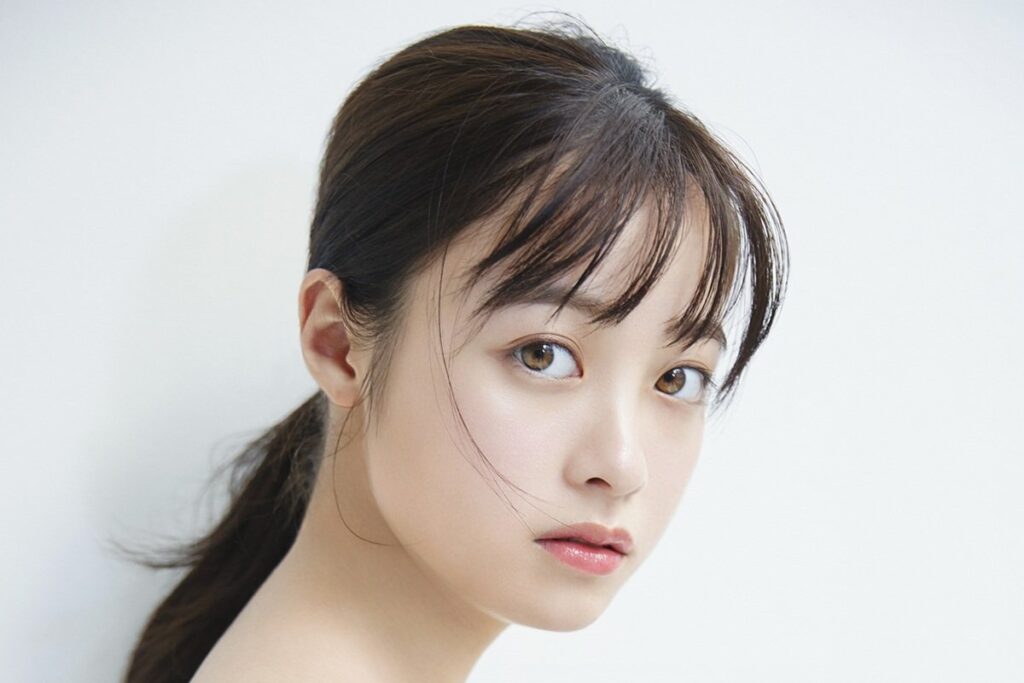 【メイド服が似合うと思う女性芸能人ランキング】きゃりーぱみゅぱみゅ＆橋本環奈を破った1位は42歳の超人気女優 1～10位を紹介！日本の広告費やテレビ離れについても解説 | LIMO | くらしとお金の経済メディア
