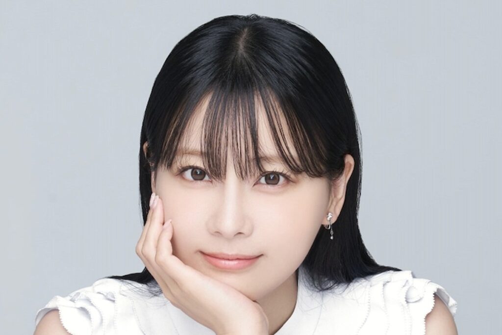 重盛さと美 セクシーなメガネ姿にSNSくぎ付け！「色っぽい」「雰囲気違う」「歳を重ねるごとに若返ってる」の声 1か月あたりのファッション＆美容費用も紹介 | LIMO