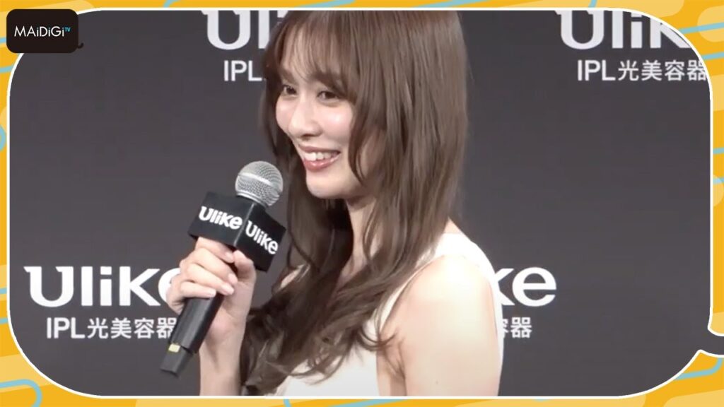 内田理央、真っ白なノースリーブワンピで二の腕すらり　「Ulike 新製品発表会」に登場