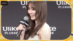 内田理央、真っ白なノースリーブワンピで二の腕すらり　「Ulike 新製品発表会」に登場