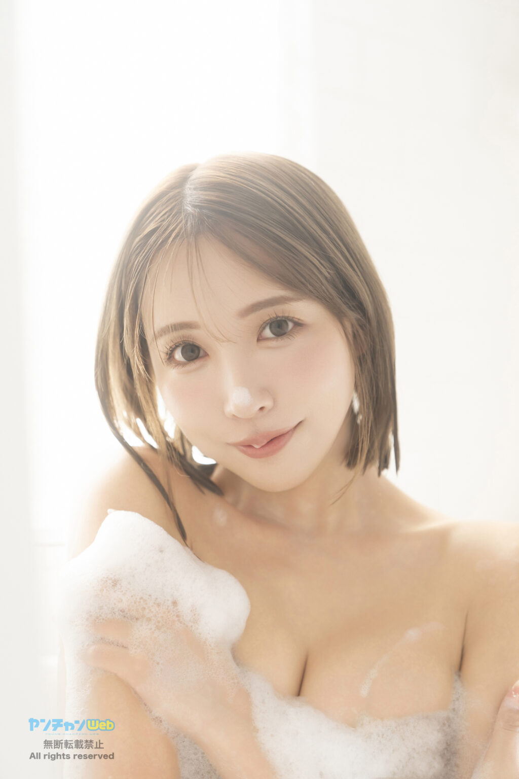 【グラビア】三上悠亜さんと篠崎愛さんのアザーカットも！ ヤンチャンWebのグラビア公開 - MANGA Watch