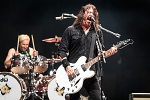 ジョシュ・フリーズ、フー・ファイターズを突然解雇されたことをSNSで明かす - Billboard JAPAN