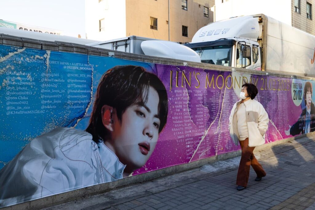 「ＢＴＳ」のハイブ、北京に事務所開設－中国のＫ－ＰＯＰ再興に期待 - Bloomberg