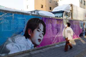 「ＢＴＳ」のハイブ、北京に事務所開設－中国のＫ－ＰＯＰ再興に期待 - Bloomberg