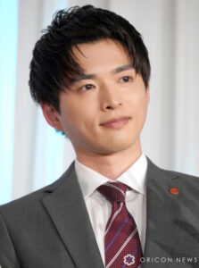 「違和感なさすぎです！」32歳・白洲迅、制服姿披露「嬉し恥ずかしでした」 | ORICON NEWS | 国内海外のニュース