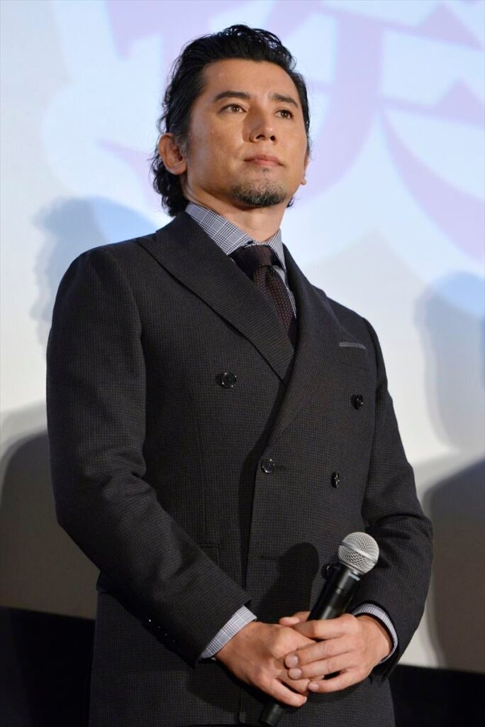 本当に今年「還暦」？ 若く見える有名人ランキング 3位「YOSHIKI」2位「本木雅弘」…1位は？ | オトナンサー
