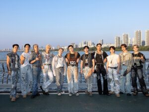 SEVENTEEN、“K-POP初”の漢江ステージで新曲『THUNDER』をサプライズ披露！花火×大合唱の圧巻パフォ - ライブドアニュース - ライブドアニュース