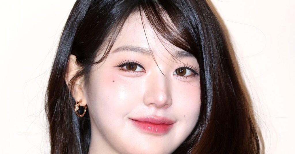 人気KPOPアイドルが日本旅行を満喫➡︎「ガチャガチャ」を楽しむ姿に反響。選んだのは日本のあのアニメのフィギュアだった - ハフポスト