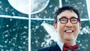 なぜ人間だけが老化と死を恐れるのか？【「火の鳥」展を通して福岡ハカセと考える、生命と美：前編】 | Vogue Japan
